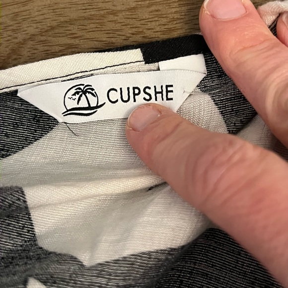 NWOT- Cupshe Dark Hibiscus Floral Cover-Up Mini Dress- Size XL - Picture 10 of 13